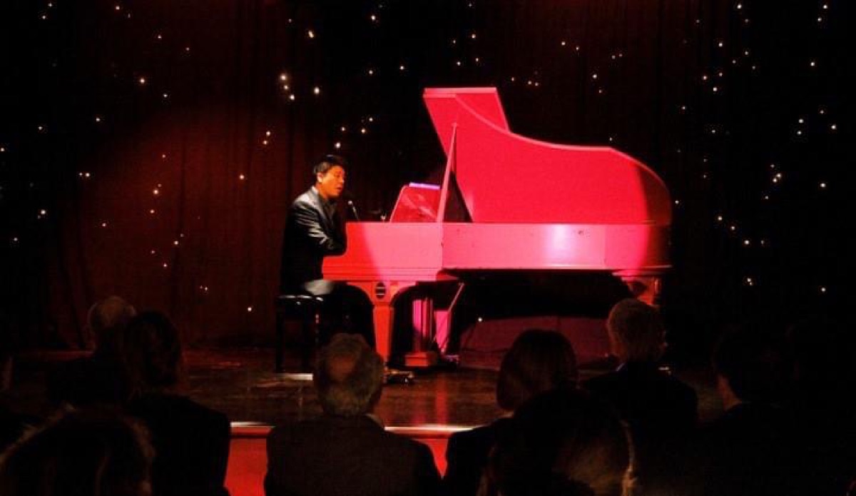 Tiankai Feng performing at a grand piano